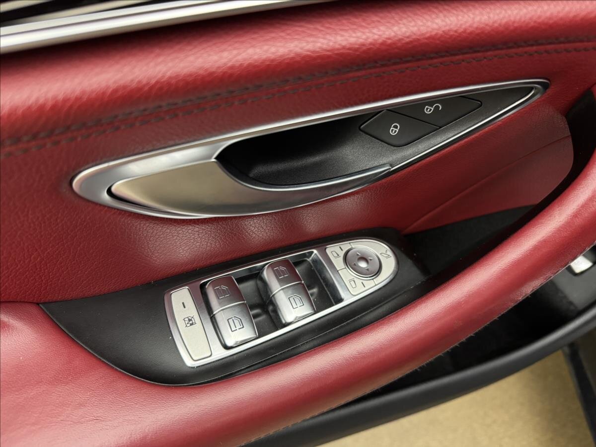 Mercedes-Benz CLS Sedan 3,0 l 320 kw