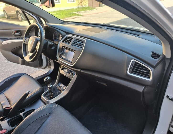 Suzuki SX4 S-Cross Hatchback 1,6 l 88 kw