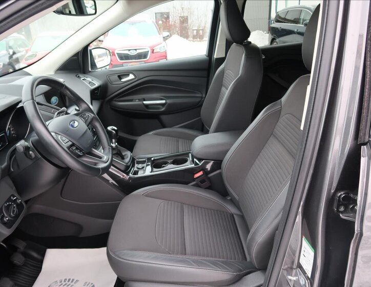 Ford Kuga SUV 1,5 l 110 kw