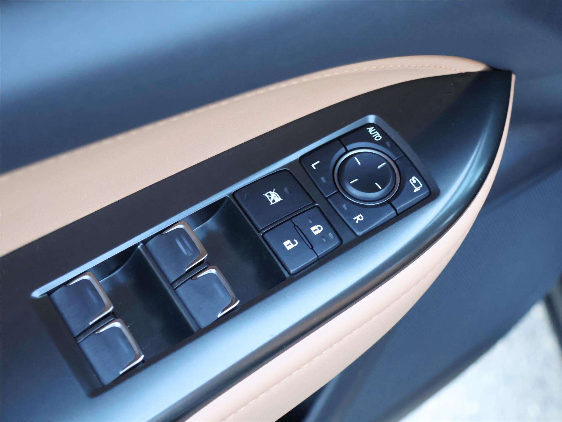 Lexus NX 450h plus SUV / Terénní 2,5 l 136 kw