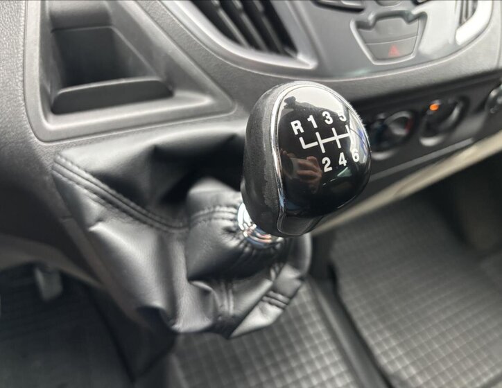 Ford Tourneo Custom 32