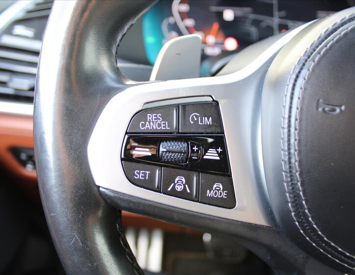 BMW X5 SUV / Terénní 4,4 l 390 kw