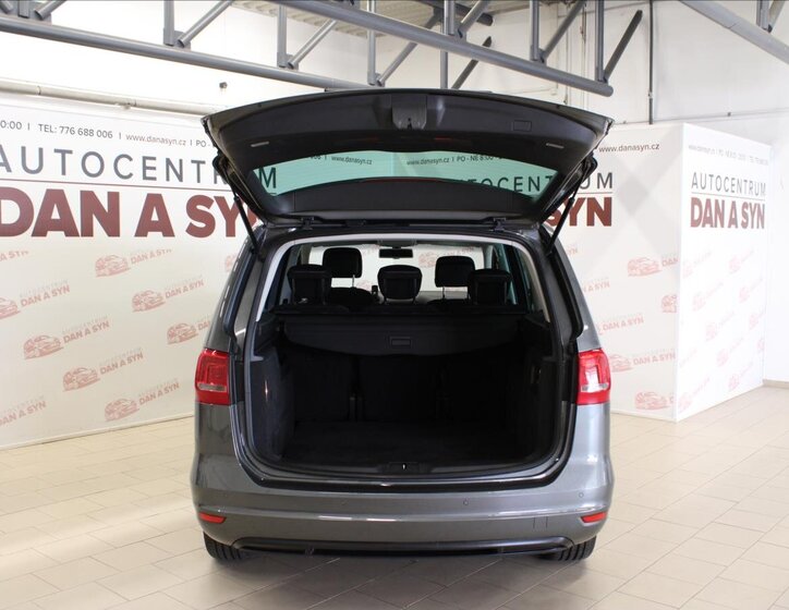 Volkswagen Sharan Kombi 2,0 l 103 kw