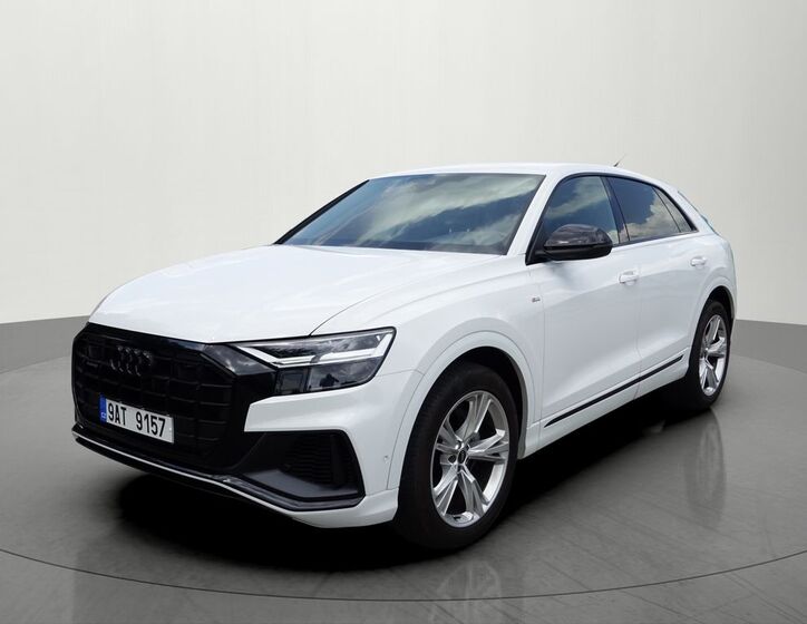 Audi Q8 1