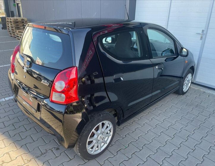 Suzuki Alto 4