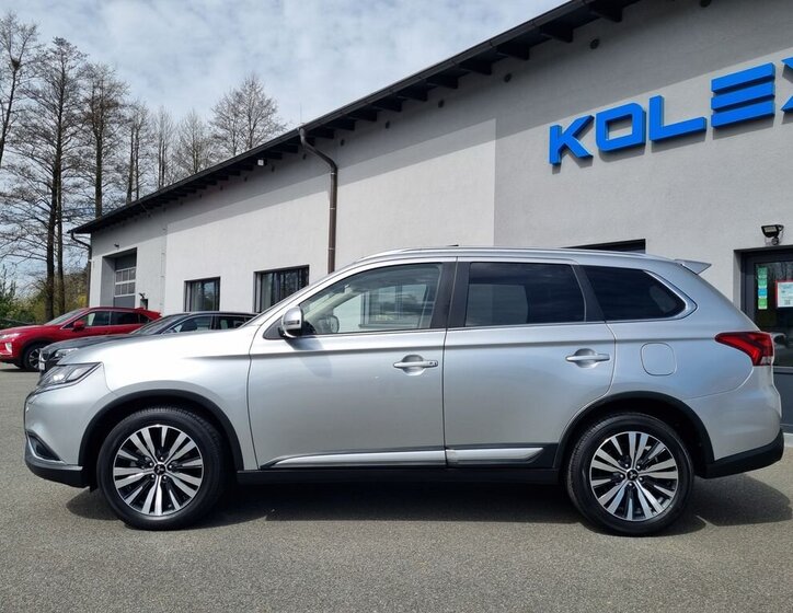 Mitsubishi Outlander SUV / Terénní 2,0 l 110 kw
