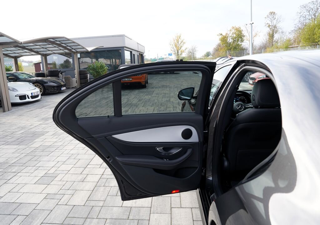 Mercedes-Benz Třídy E Sedan 2,0 l 145 kw