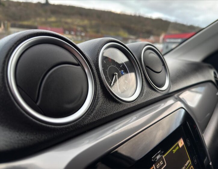 Suzuki Vitara SUV / Terénní 1,6 l 88 kw