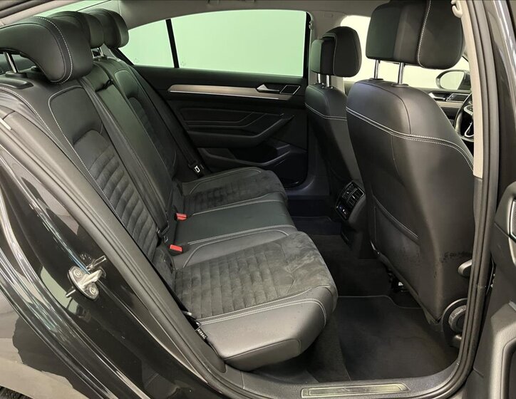 Volkswagen Passat Sedan / Limuzína 1,5 l 110 kw