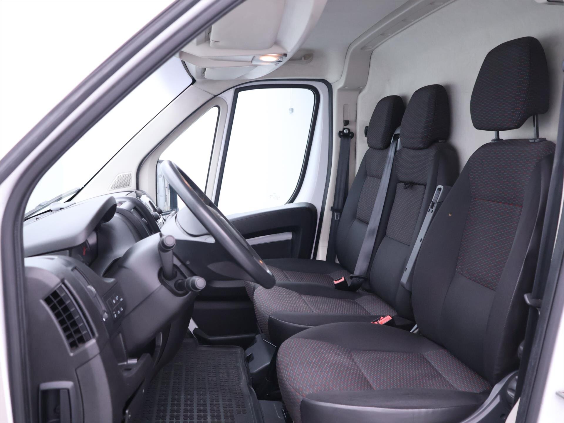 Peugeot Boxer Skříň 2,2 l 121 kw