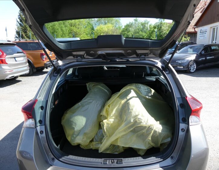 Toyota Auris Kombi 1,3 l 73 kw