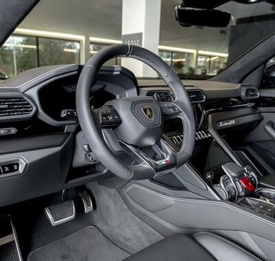 Lamborghini Urus 5