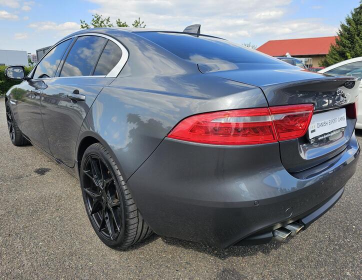Jaguar XE 7
