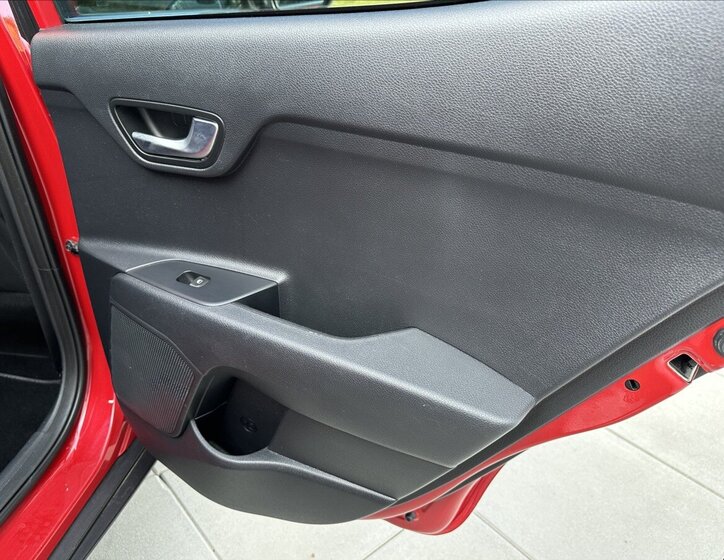 KIA Stonic SUV / Terénní 1,6 l 81 kw