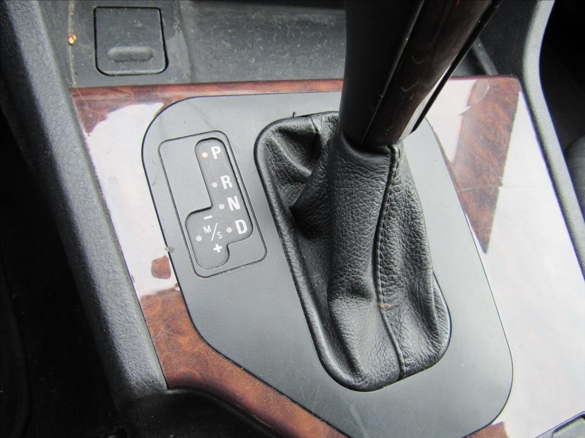 BMW Řada 5 Sedan / Limuzína 2,5 l 141 kw