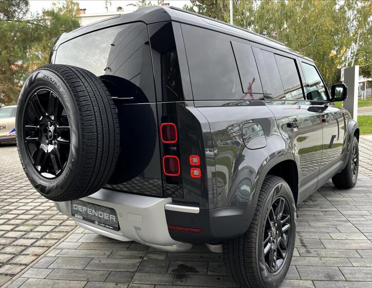 Land Rover Defender 9