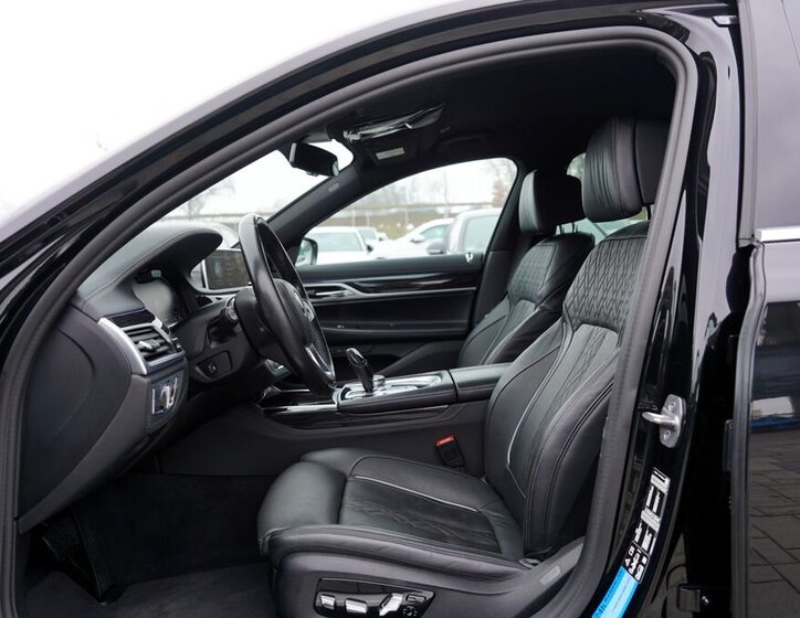 BMW Řada 7 Sedan 3,0 l 210 kw