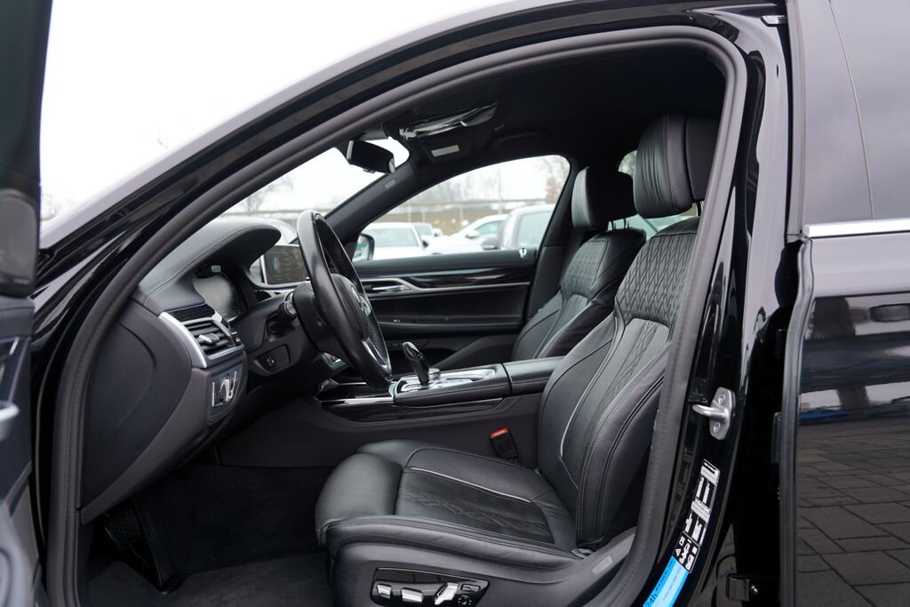 BMW Řada 7 Sedan 3,0 l 210 kw