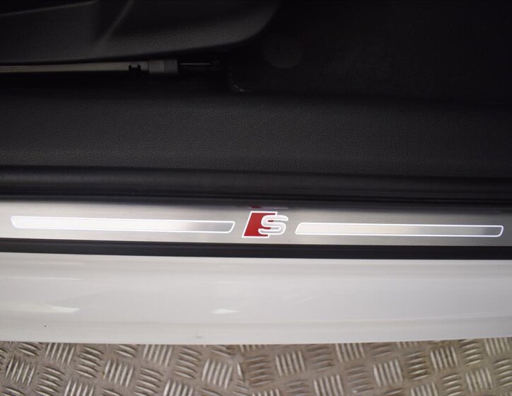 Audi A4 Sedan / Limuzína 2,0 l 140 kw