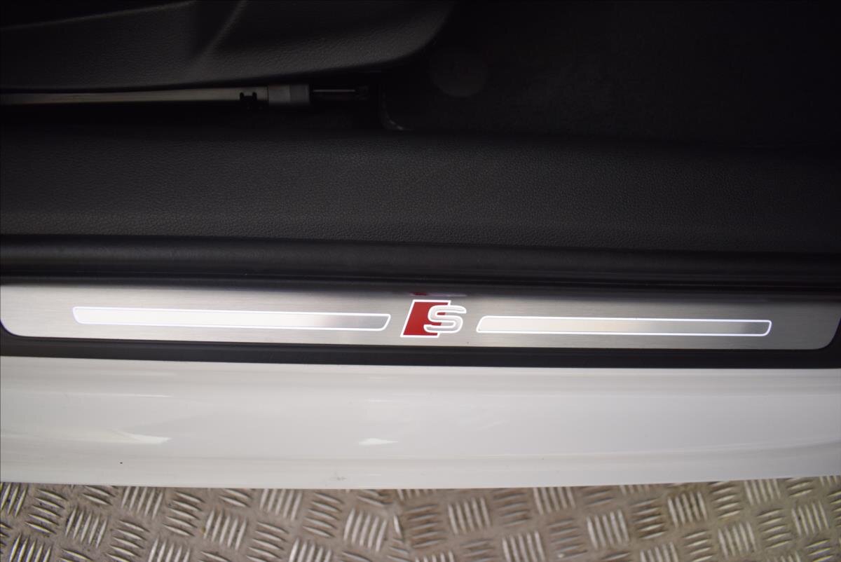 Audi A4 Sedan / Limuzína 2,0 l 140 kw