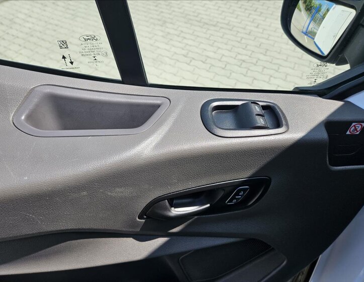 Ford Transit 9