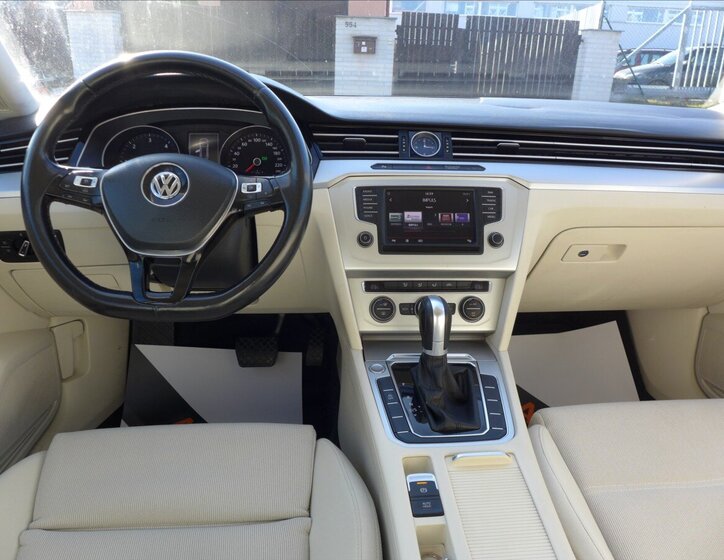 Volkswagen Passat Kombi 1,6 l 88 kw