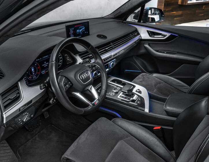 Audi Q7 11