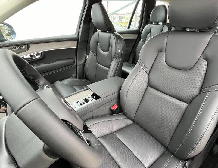 Volvo XC90 SUV 2,0 l 335 kw