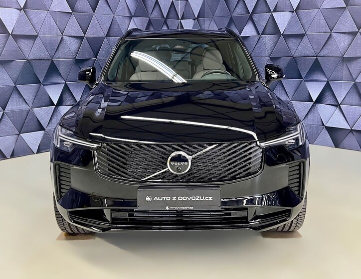 Volvo XC90 SUV / Terénní 2,0 l 335 kw
