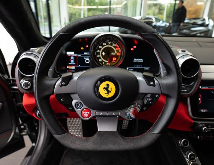 Ferrari GTC4 Lusso 6