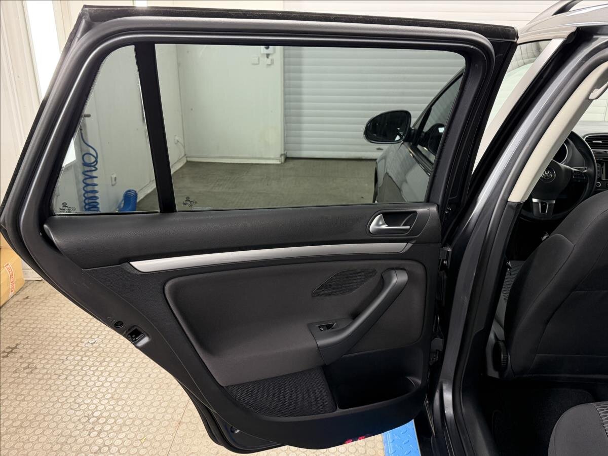 Volkswagen Golf Kombi 1,6 l 77 kw