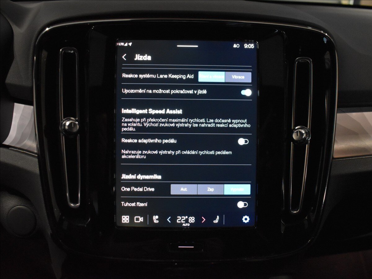 Volvo EX40 SUV / Terénní 0,0 325 kw