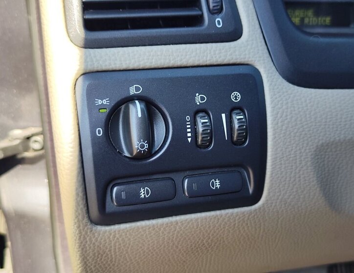 Volvo XC70 Kombi 2,4 l 120 kw