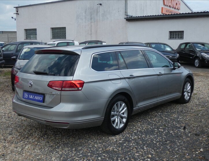 Volkswagen Passat Kombi 1,4 l 92 kw