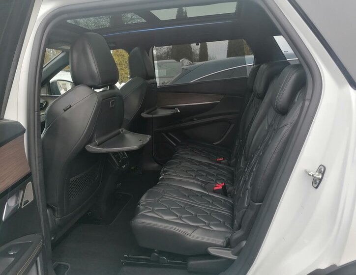 Peugeot 5008 SUV 1,5 l 96 kw