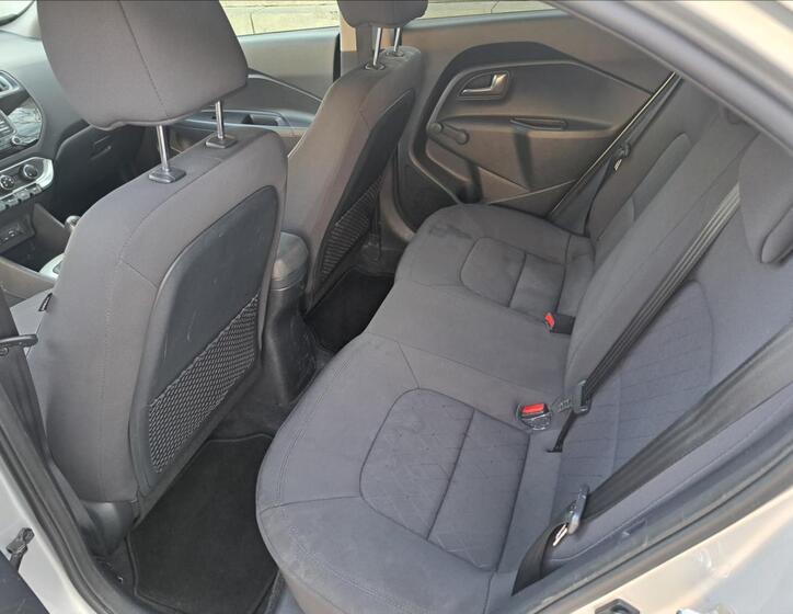 KIA Rio 29