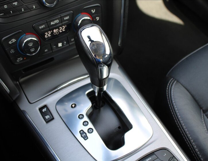 Renault Latitude Sedan / Limuzína 2,0 l 127 kw