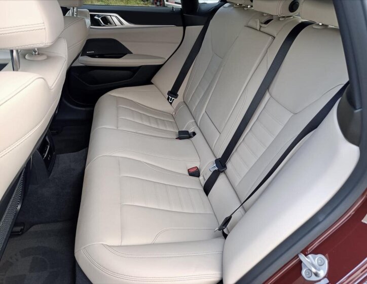 BMW i4 Sedan / Limuzína 0,0 400 kw