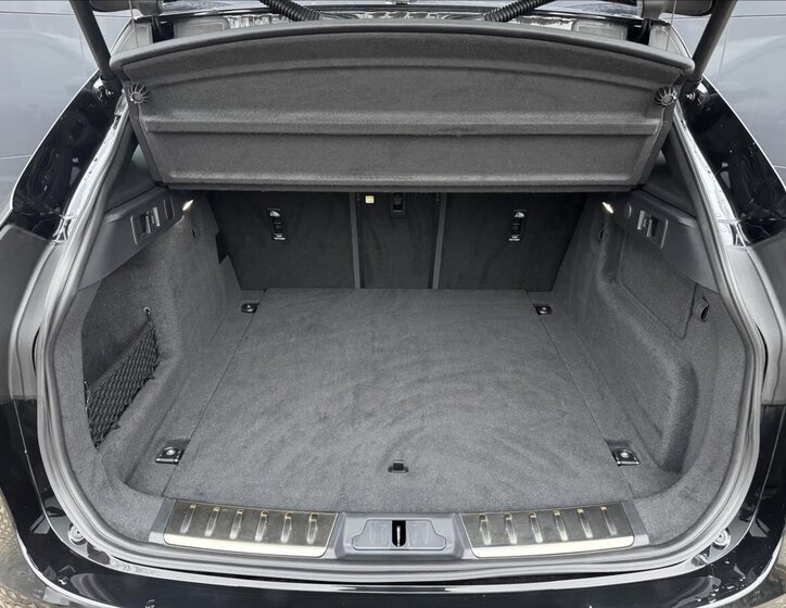 Jaguar F-Pace SUV 5,0 l 405 kw