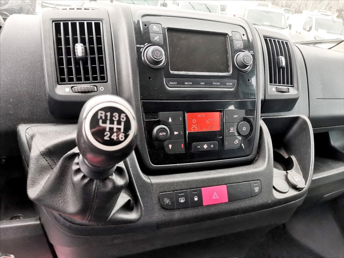 Peugeot Boxer Valník 2,2 l 121 kw