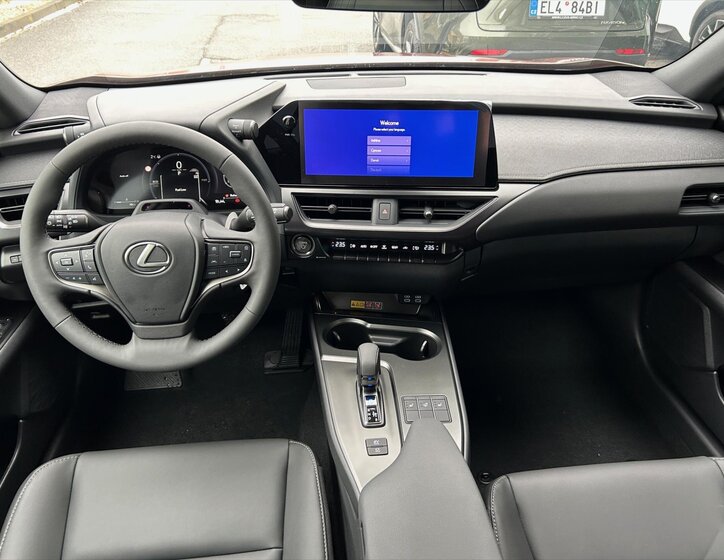 Lexus UX 300h SUV / Terénní 2,0 l 135 kw