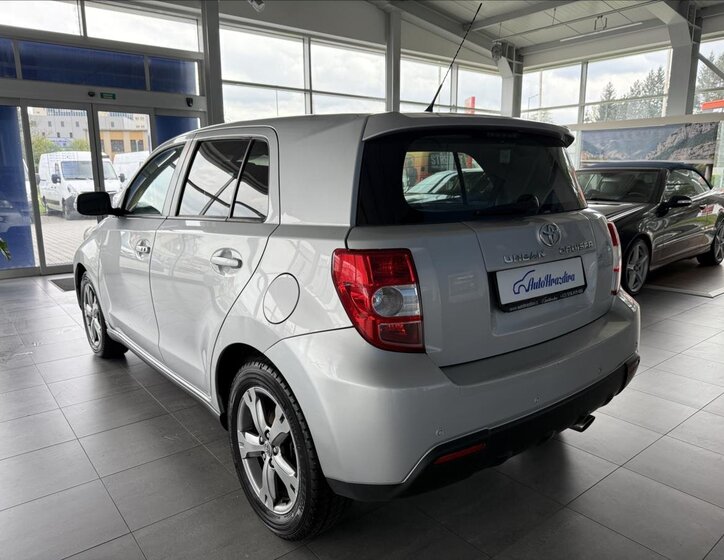 Toyota Urban Cruiser Hatchback 1,3 l 74 kw