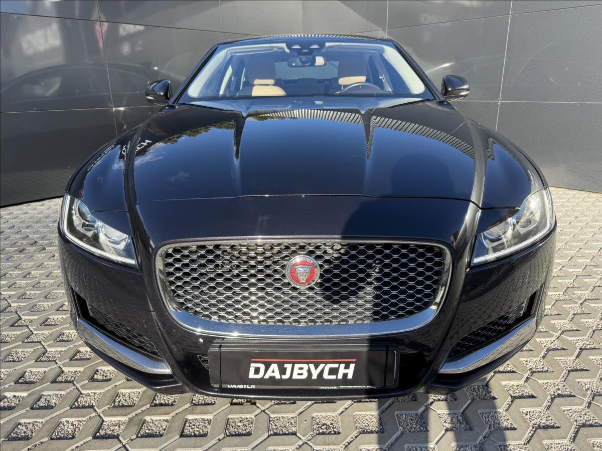 Jaguar XF Sedan / Limuzína 2,0 l 132 kw