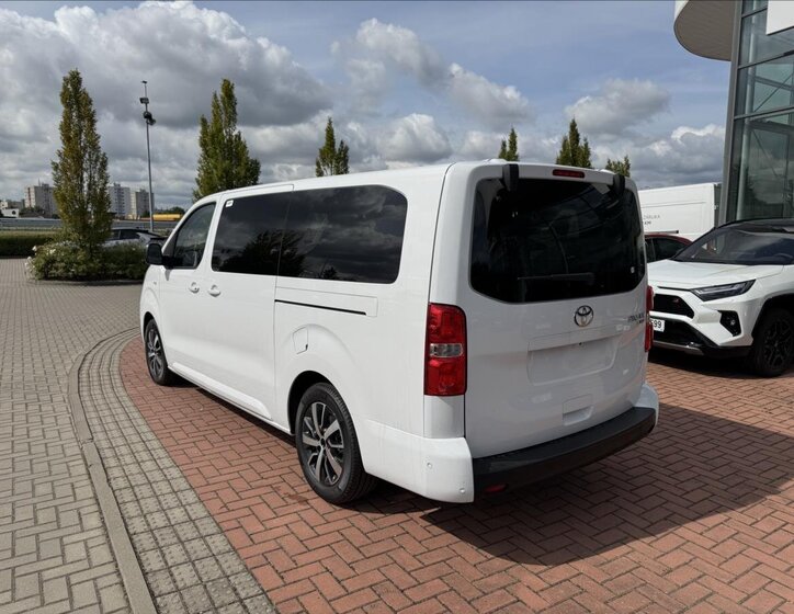 Toyota ProAce Verso 8