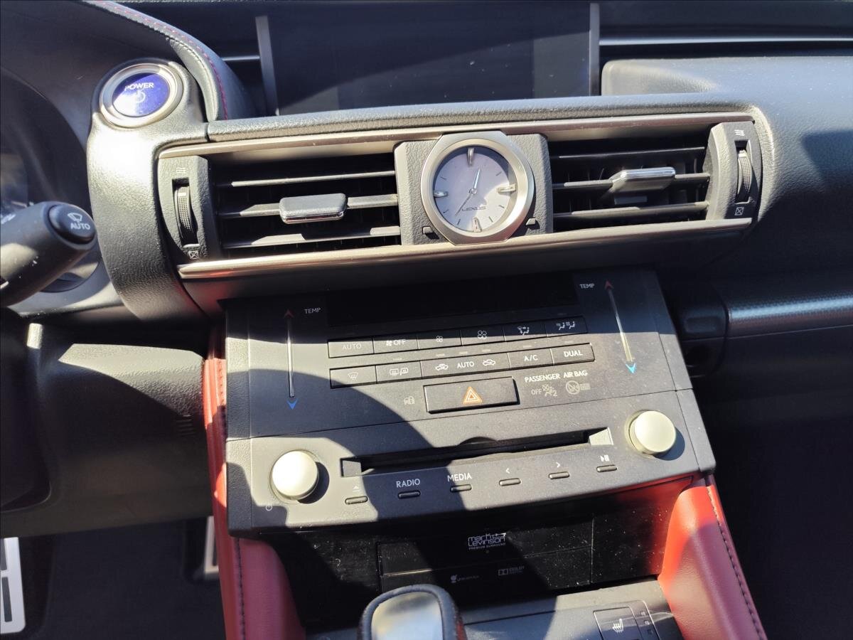 Lexus RC 300h Kupé 2,5 l 133 kw