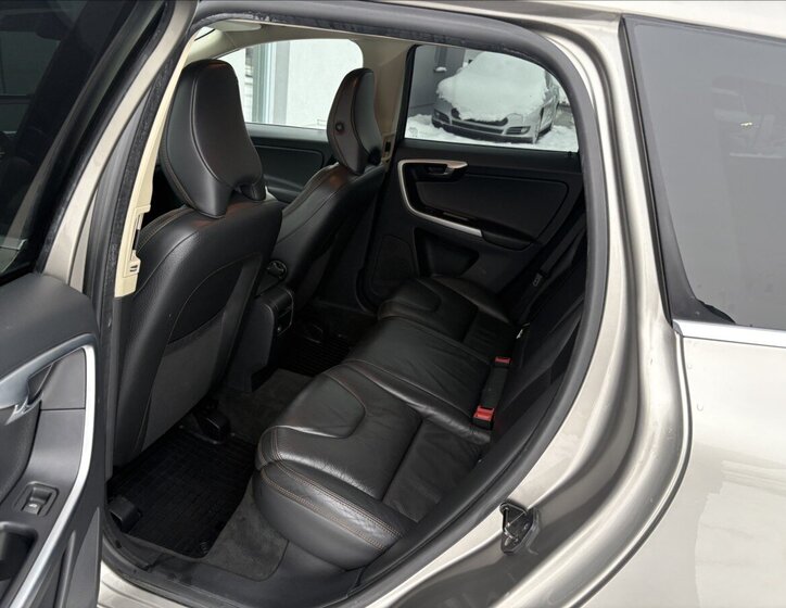 Volvo XC60 SUV 2,4 l 120 kw