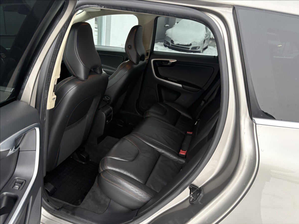 Volvo XC60 SUV 2,4 l 120 kw