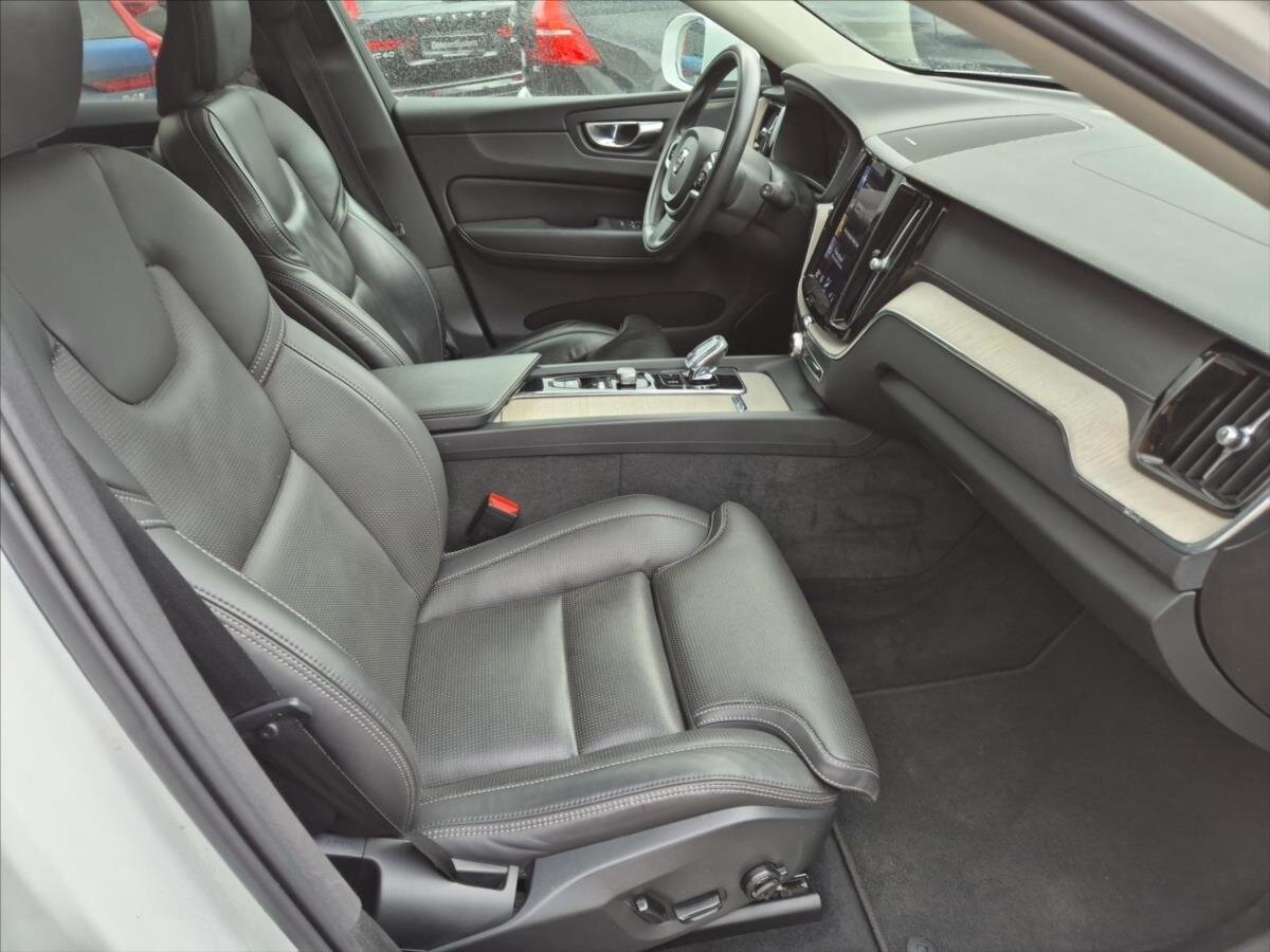 Volvo XC60 SUV / Terénní 2,0 l 145 kw