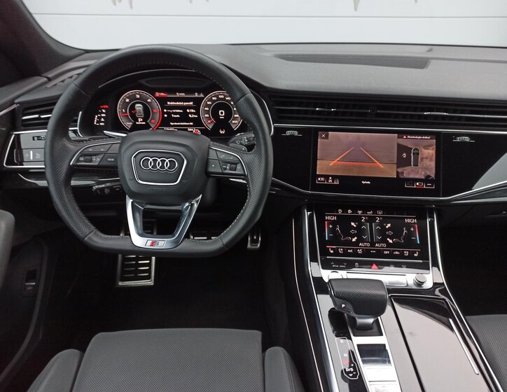Audi Q8 21