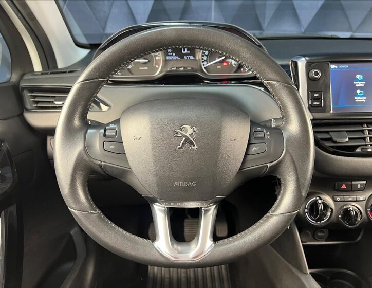 Peugeot 208 13